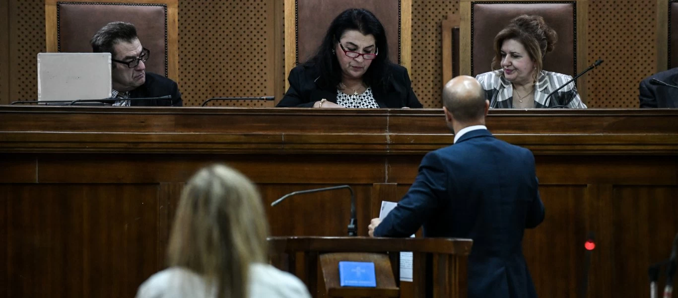 Η μεταγωγή της Βενετίας Πόπορη στη φυλακή (βίντεο)